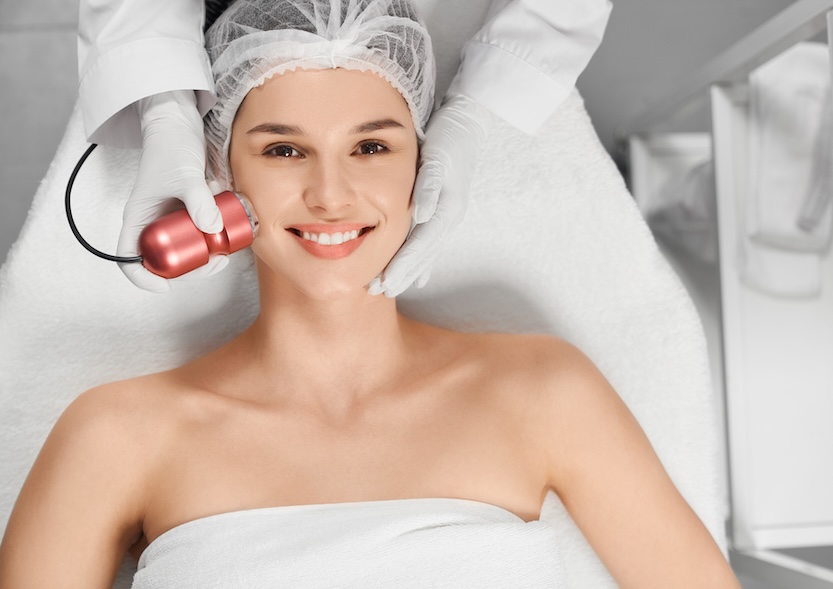 fraksiyonel radyofrekans cilt estetik operasyonu görseli